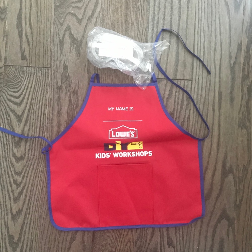 Kids apron and goggles